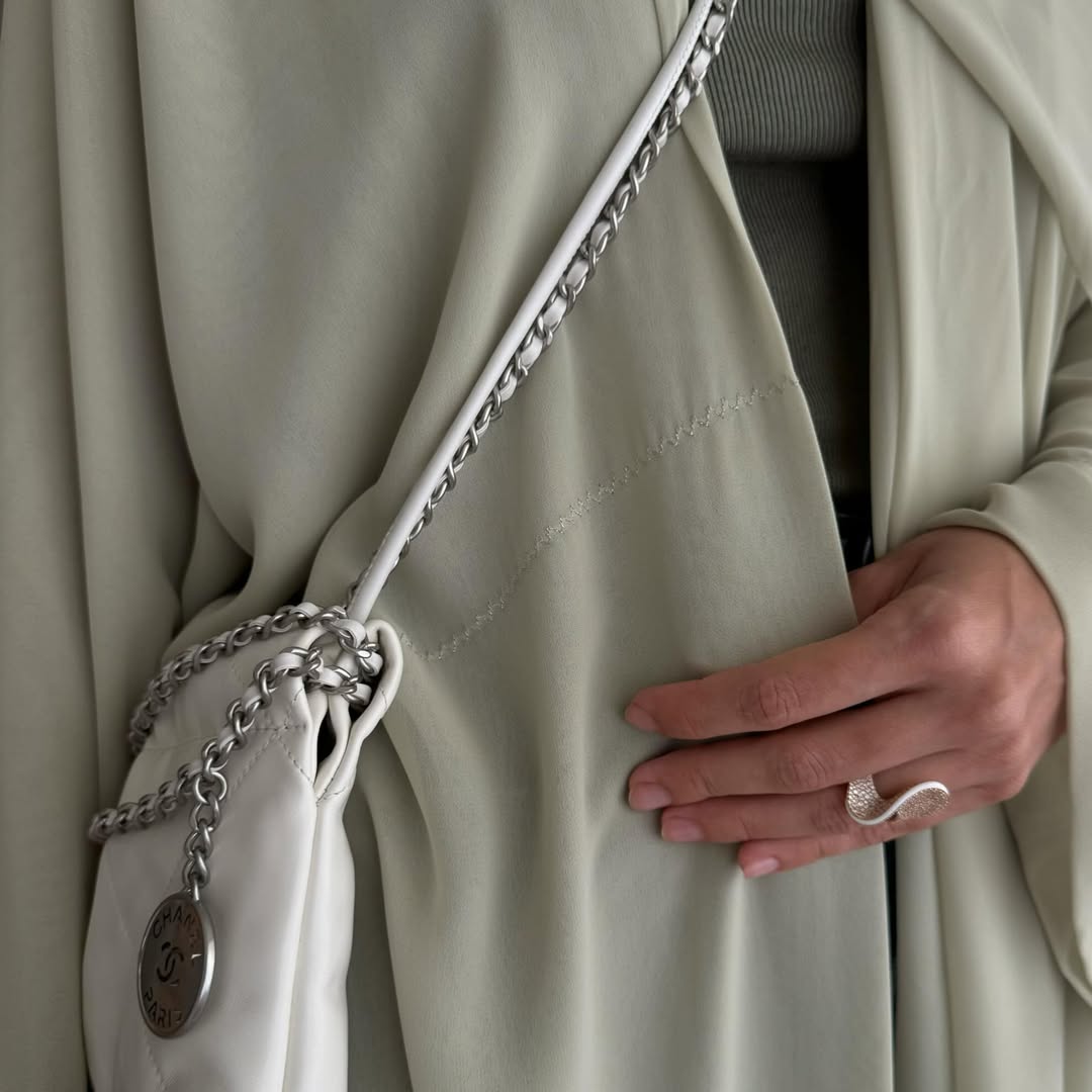 the zigzag stitch abaya - pistachio icecream