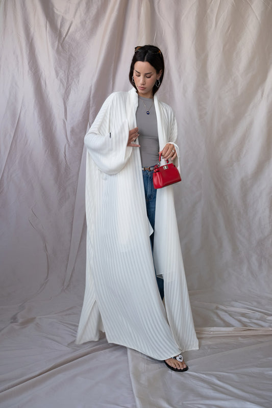the matte lines abaya - white
