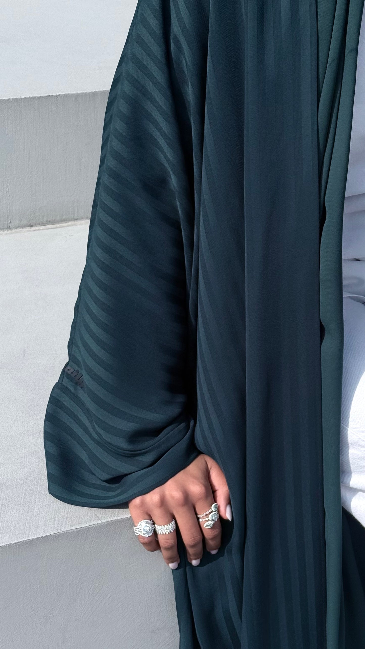 the matte lines abaya - dark teal green