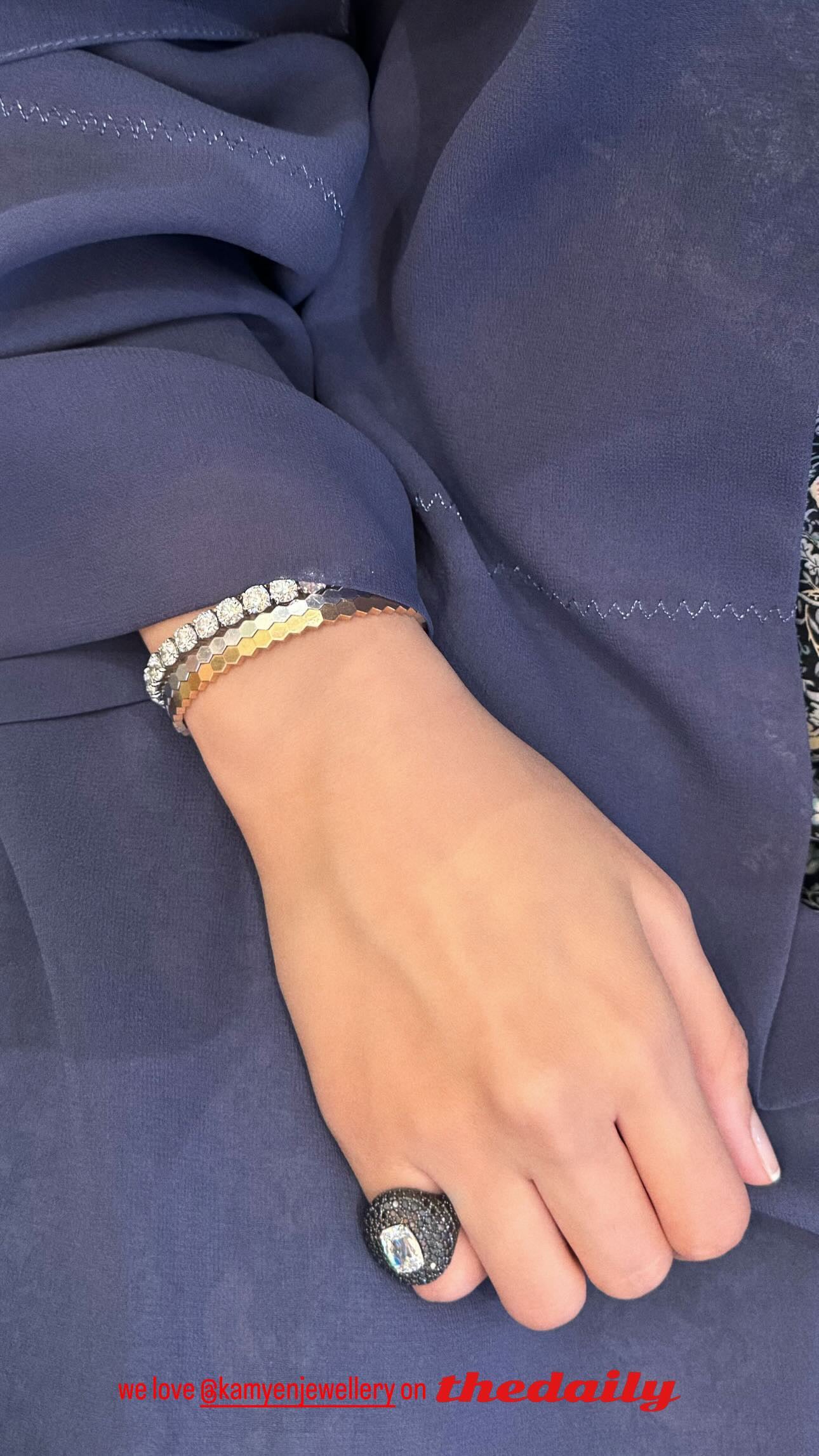 the zigzag stitch abaya - powder blue