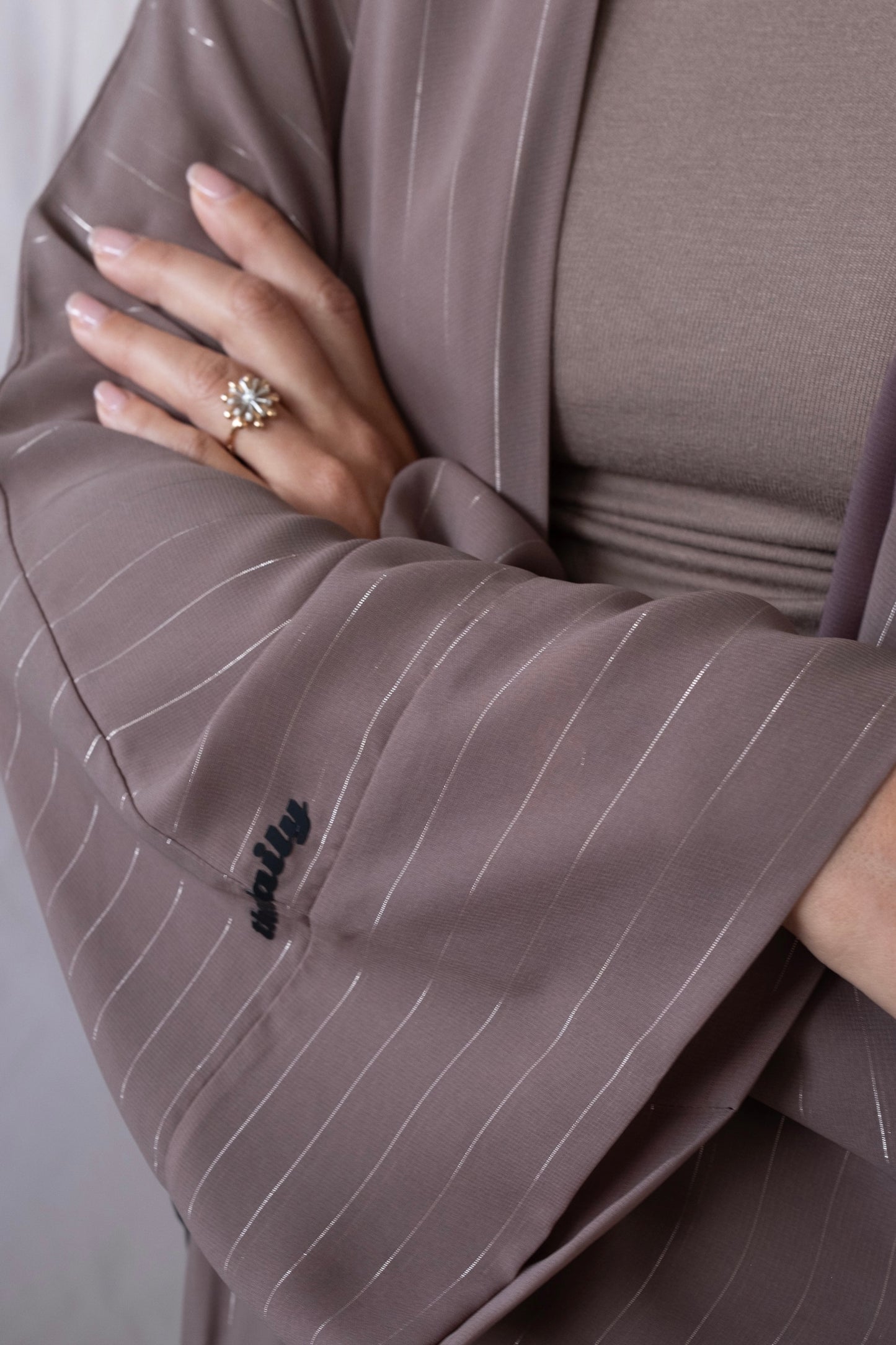 the metallic lines abaya - mauve
