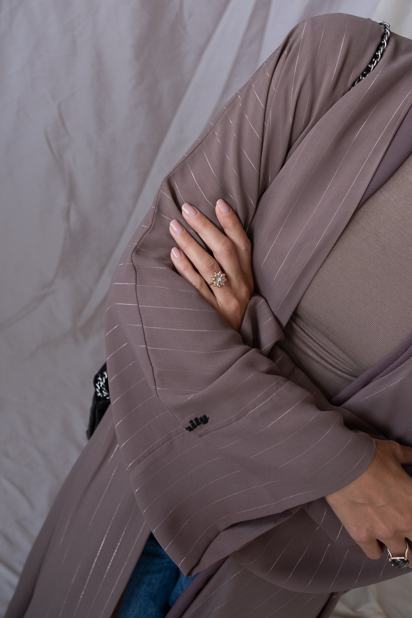 the metallic lines abaya - mauve