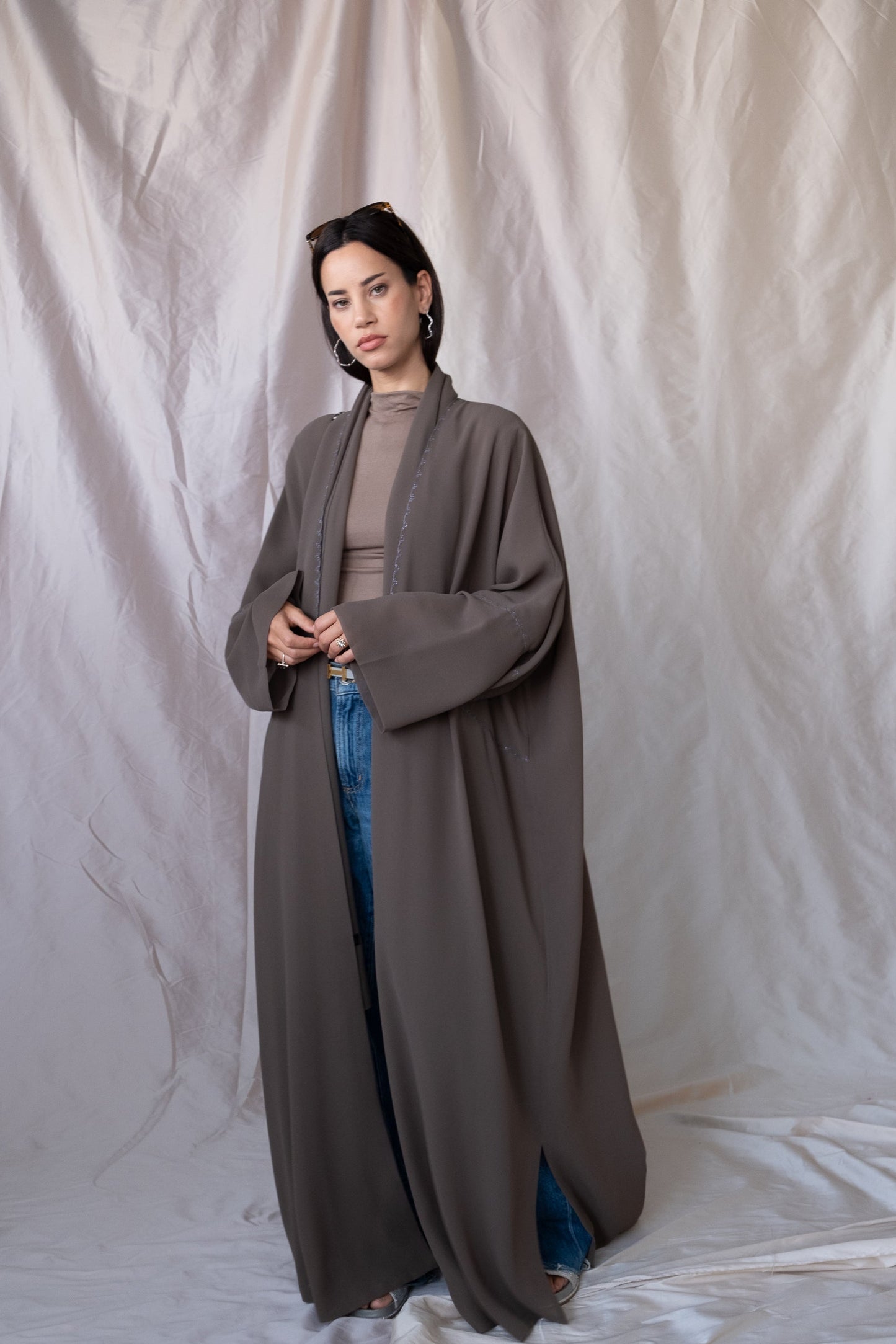 the flower stitch abaya - dark gray