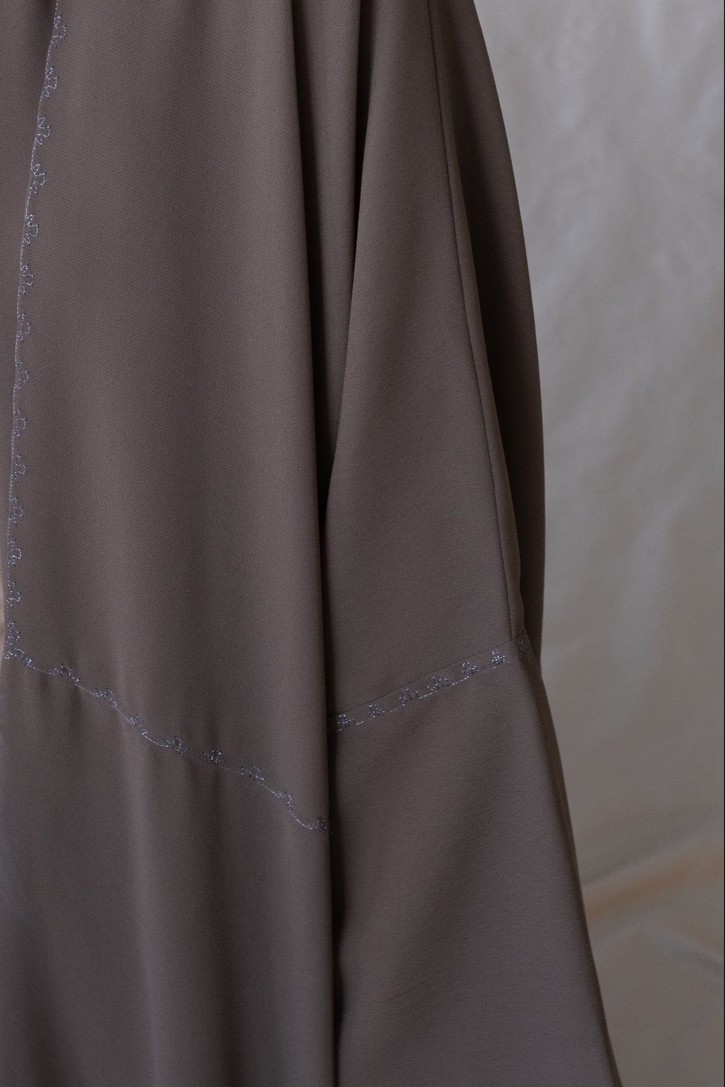 the flower stitch abaya - dark gray