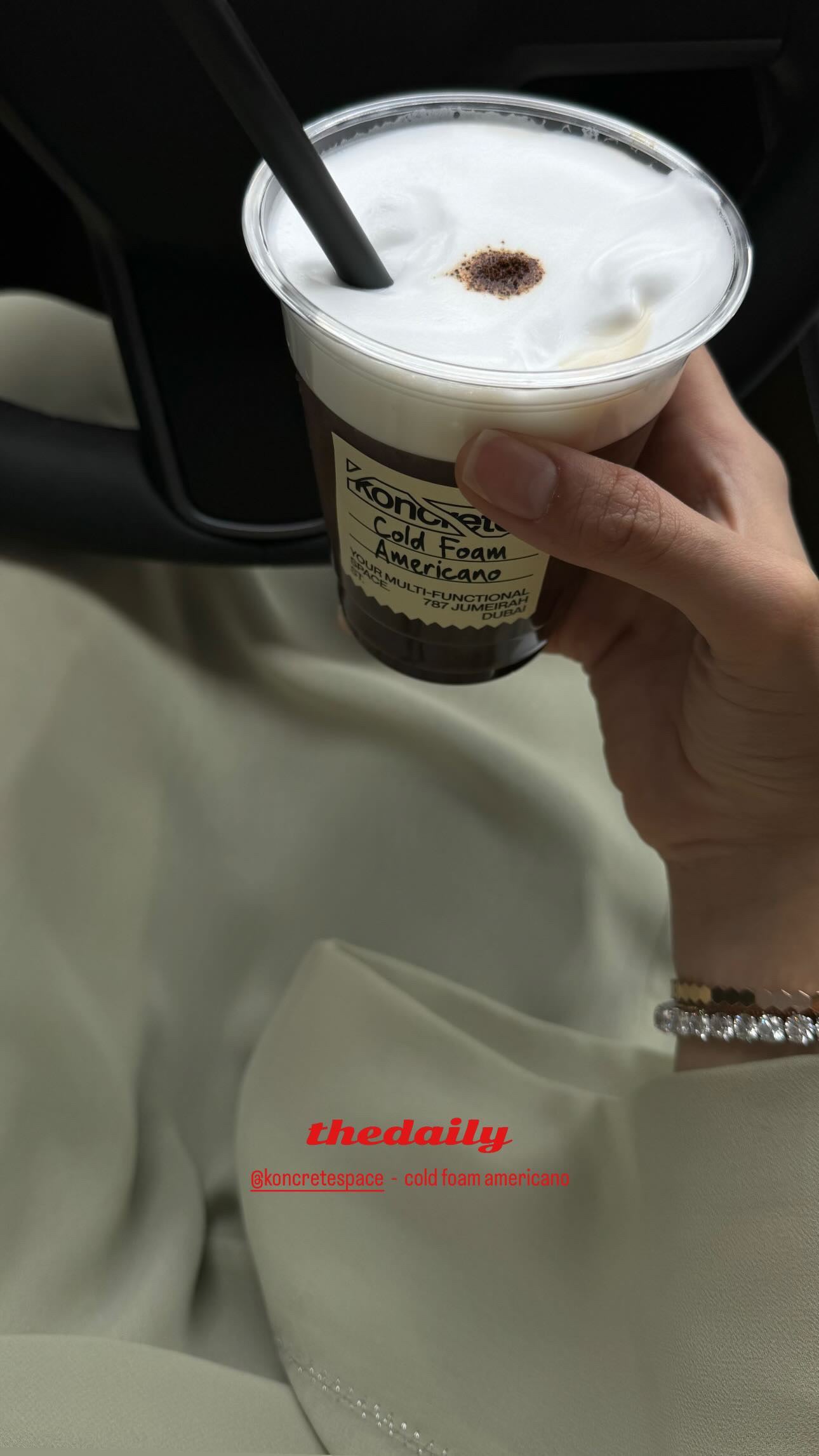 the zigzag stitch abaya - pistachio icecream