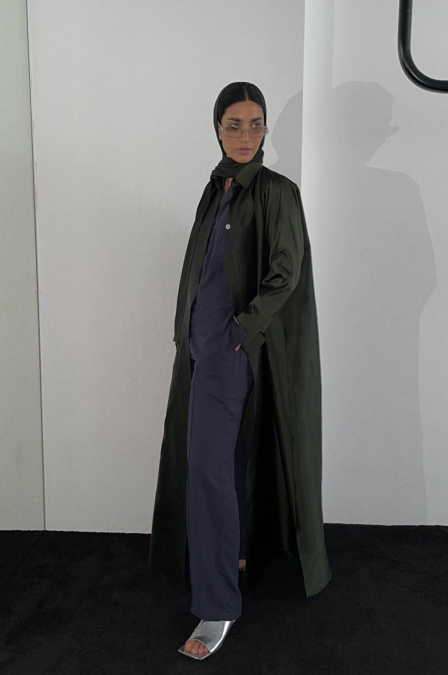 the daily shirt abaya - olivegreen/black (two-toned)