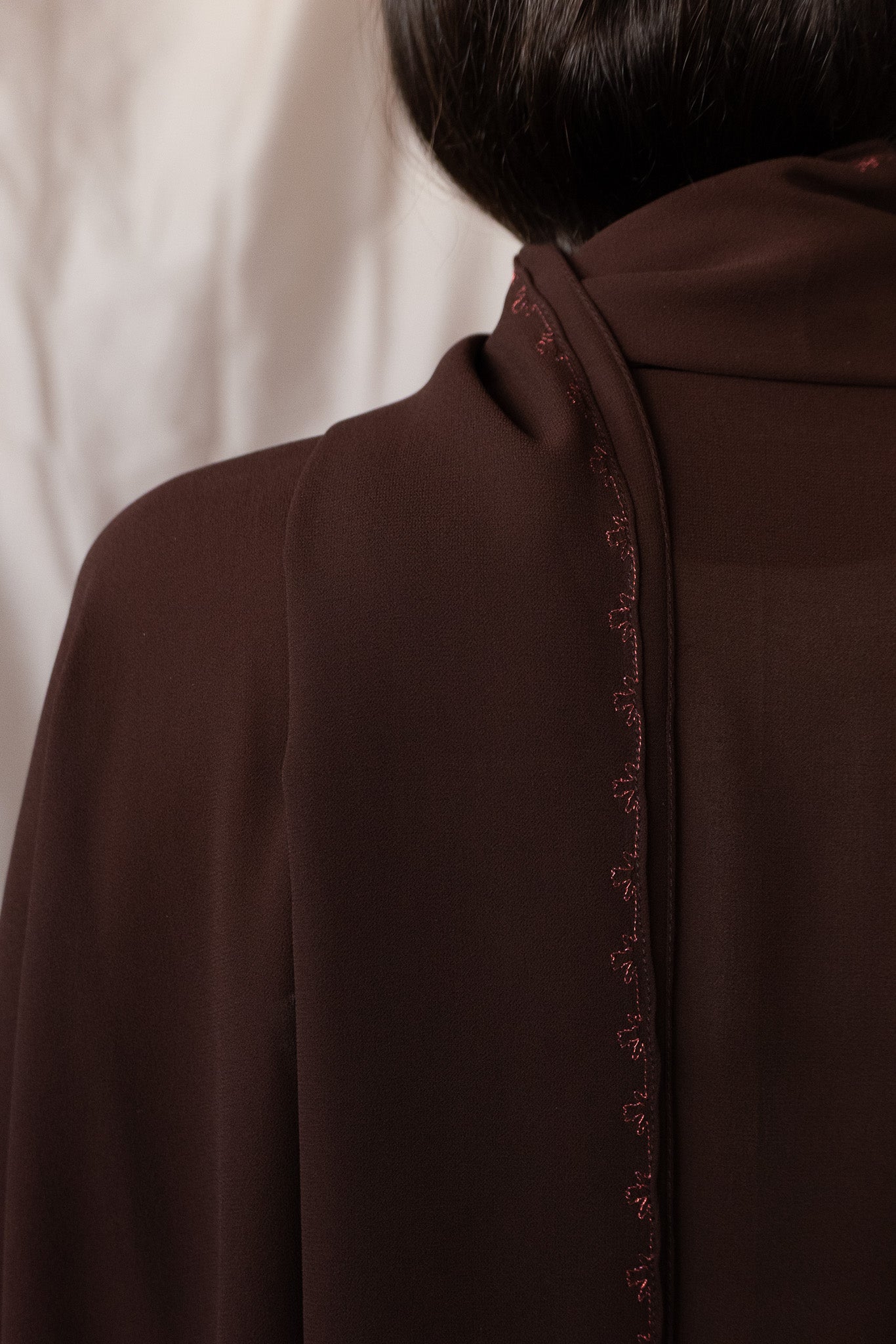 the flower stitch abaya - brown