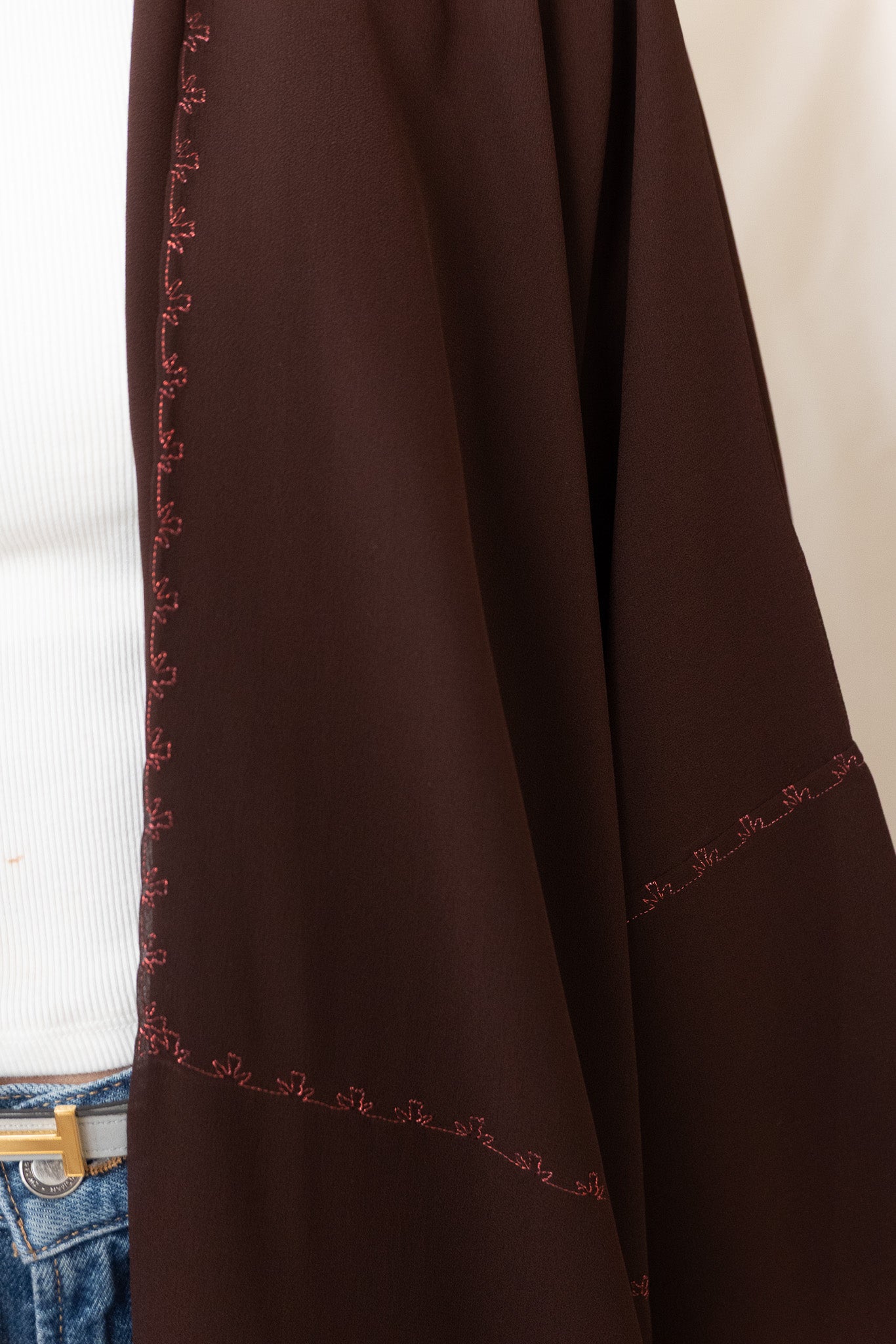 the flower stitch abaya - brown