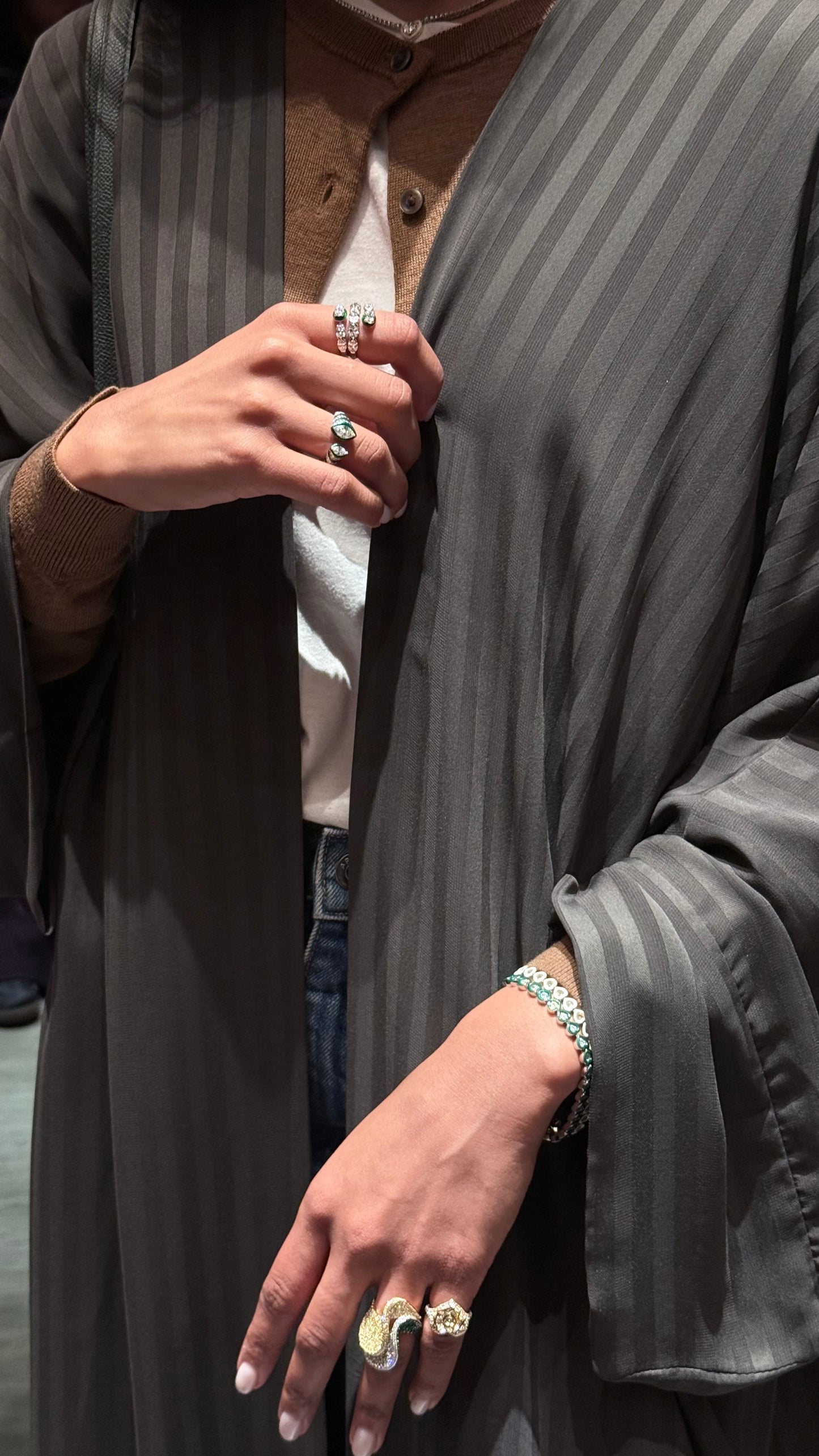 the matte lines abaya - dark grey