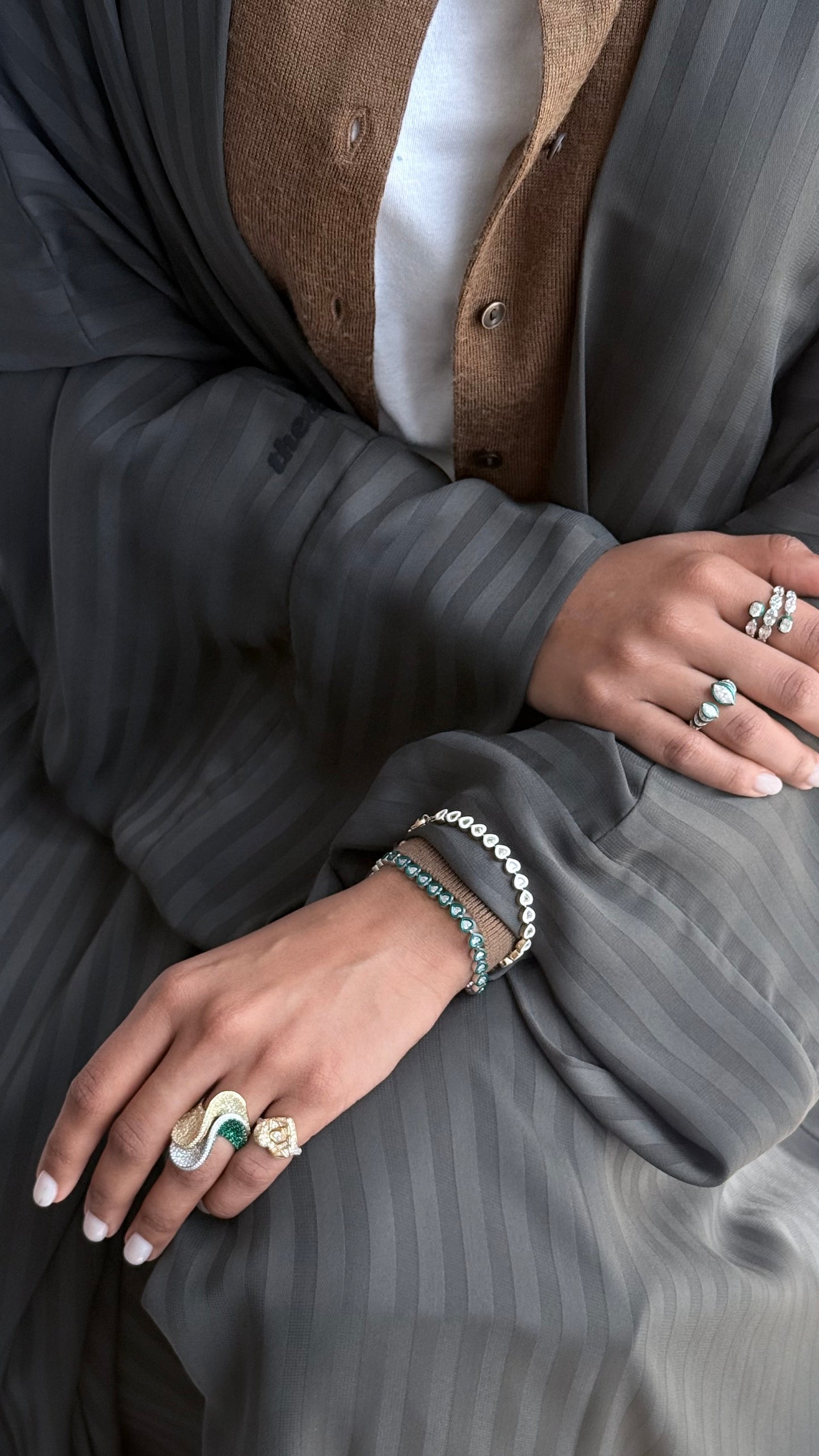 the matte lines abaya - dark grey